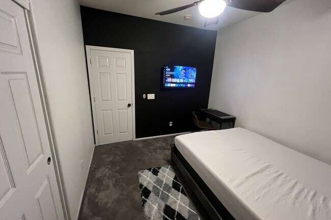 17372 W Navajo St photo 4