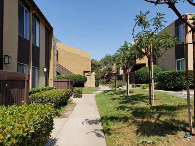3549 Castle Glen Dr San Diego, CA 92123 photo 3