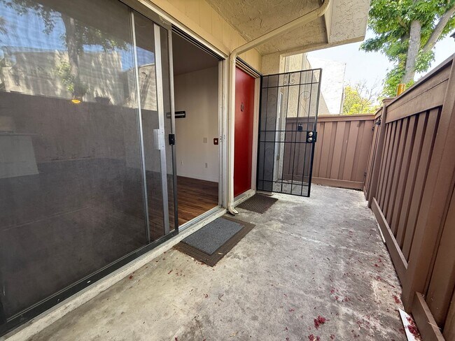 3549 Castle Glen Dr San Diego, CA 92123 photo 5