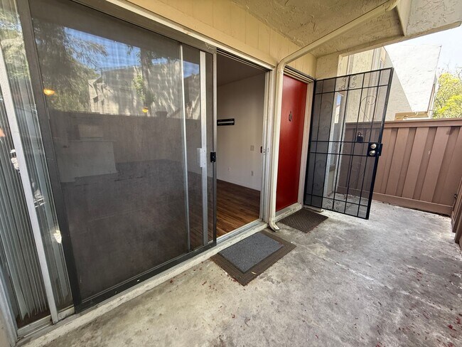 3549 Castle Glen Dr San Diego, CA 92123 photo 4