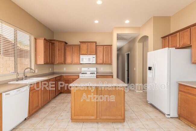 7418 W Lariat Ln Peoria, AZ 85383 photo 4