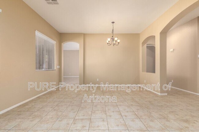 7418 W Lariat Ln Peoria, AZ 85383 photo 2