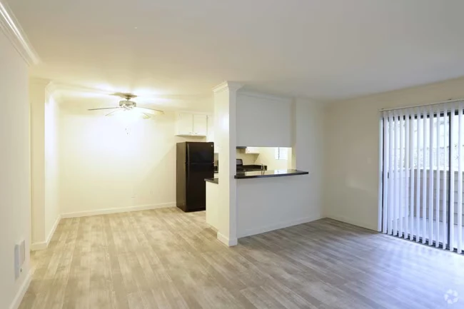 Elan Quail Pointe Apartment Homes photo 2