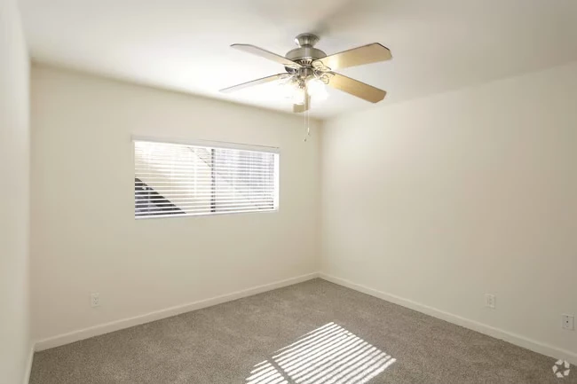 Elan Quail Pointe Apartment Homes photo 3