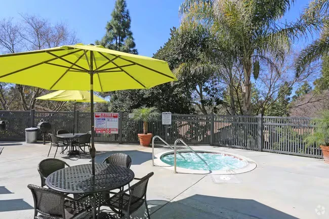 Elan Quail Pointe Apartment Homes photo 5
