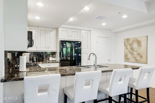 7151 E Rancho Vista Dr Scottsdale, AZ 85251 photo 5