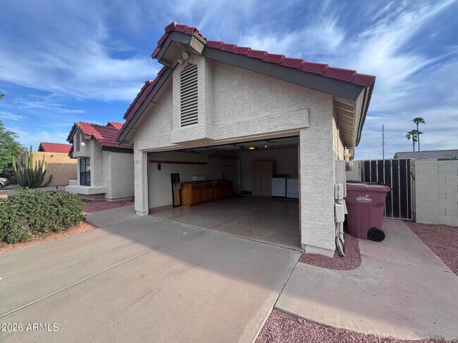 11127 E Clinton St photo 4