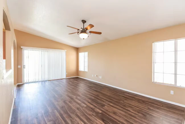 146 W Melody Ct Gilbert, AZ 85233 photo 2