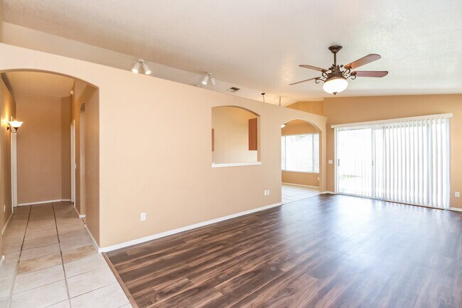 146 W Melody Ct Gilbert, AZ 85233 photo 4