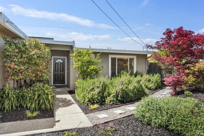 53 Labrea Way photo 4