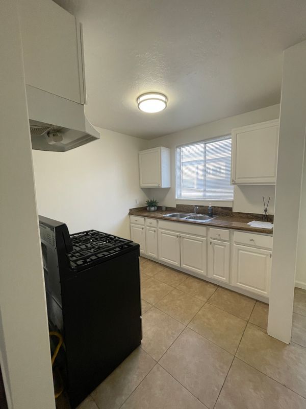331 E 5th St National City, CA 91950 photo 2
