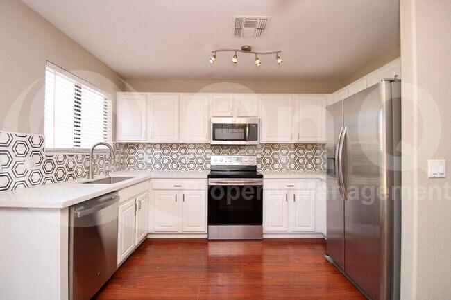 2138 E Robin Ln Phoenix, AZ 85024 photo 3