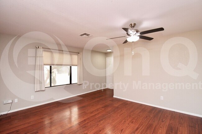 2138 E Robin Ln Phoenix, AZ 85024 photo 4