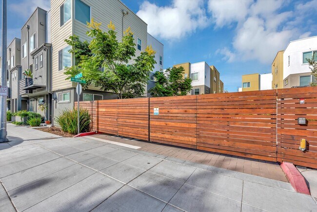 109 Uptown Cir Oakland, CA 94607 photo 5
