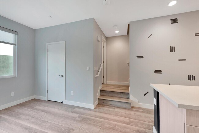 109 Uptown Cir Oakland, CA 94607 photo 4