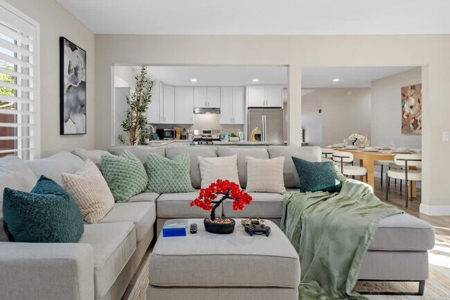 7630 Andasol St San Diego, CA 92126 photo 4
