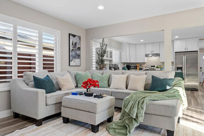 7630 Andasol St San Diego, CA 92126 photo 5