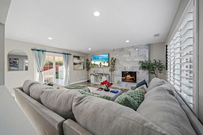 7630 Andasol St San Diego, CA 92126 photo 2