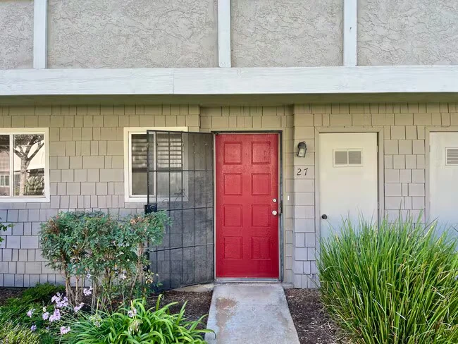 2112 E Vista Way Vista, CA 92084 photo 2