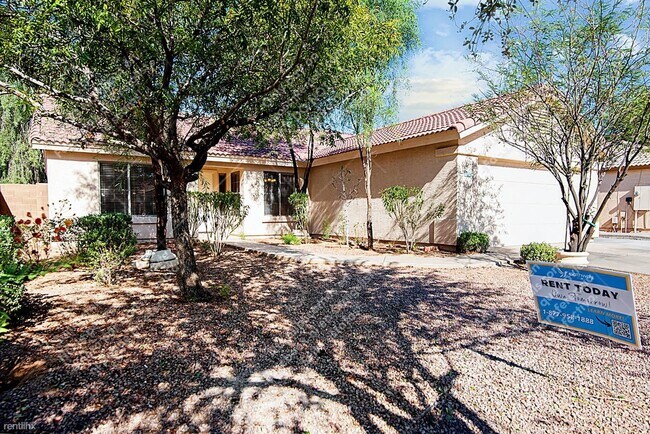 2202 S 82nd Ln Phoenix, AZ 85043 photo 3