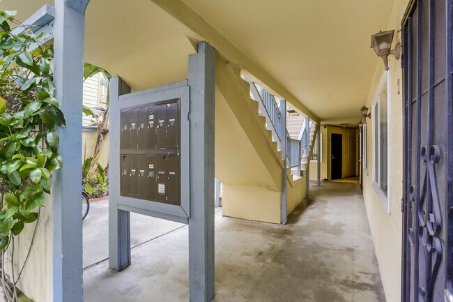 1239 Hornblend St San Diego, CA 92109 photo 4