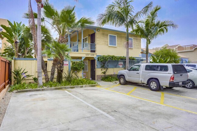 1239 Hornblend St San Diego, CA 92109 photo 2