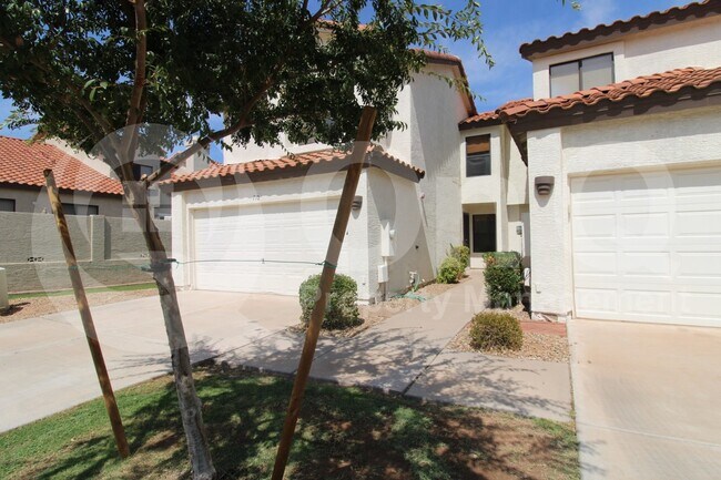 710 S St Martin Dr Gilbert, AZ 85233 photo 2
