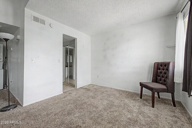 461 W Holmes Ave Mesa, AZ 85210 photo 2