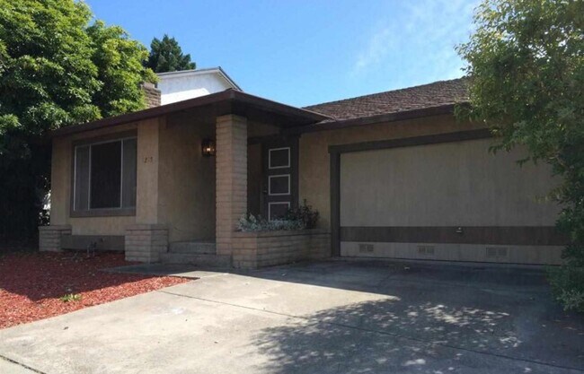 Single Story Richmond Home Available for Lease photo 3