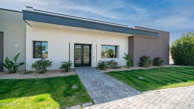 7417 E Paradise Dr Scottsdale, AZ 85260 photo 4