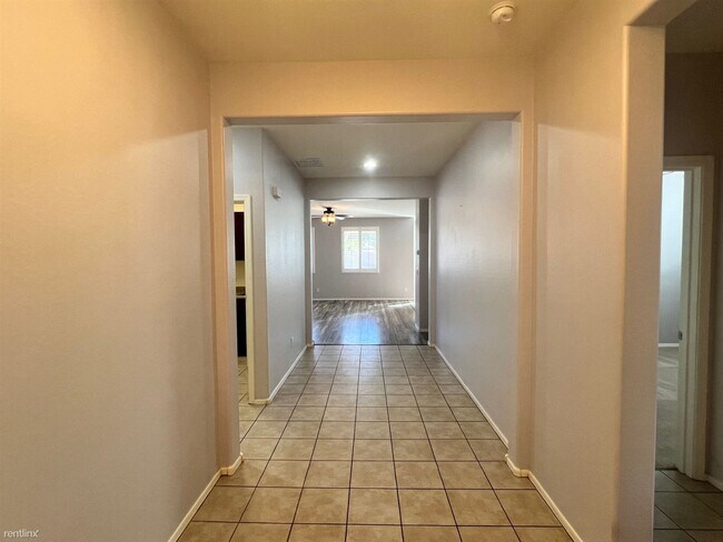 16121 W Desert Flower Dr Goodyear, AZ 85395 photo 3