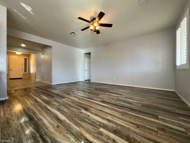 16121 W Desert Flower Dr Goodyear, AZ 85395 photo 4
