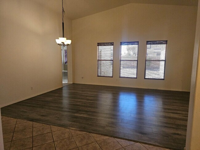 18515 W Caribbean Ln Surprise, AZ 85388 photo 5