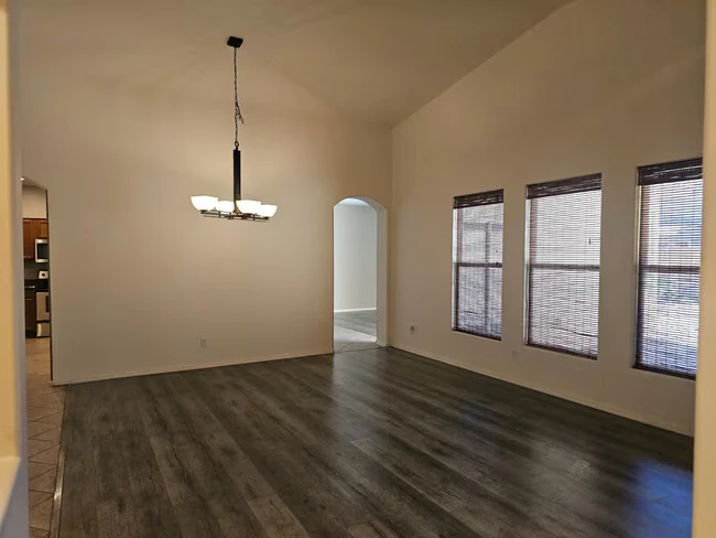 18515 W Caribbean Ln Surprise, AZ 85388 photo 4