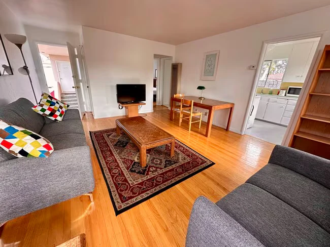 2044 Yale St Palo Alto, CA 94306 photo 3