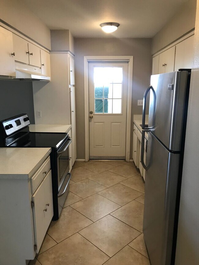 2446 E Manhatton Dr Tempe, AZ 85282 photo 4
