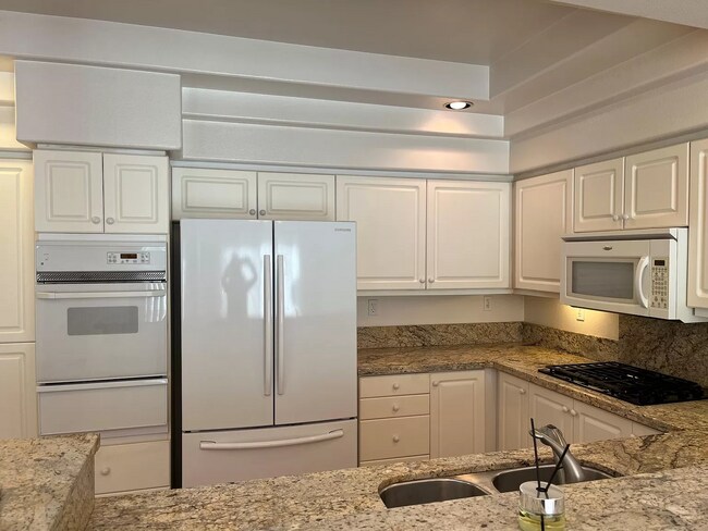 8627 Via Mallorca San Diego, CA 92037 photo 3