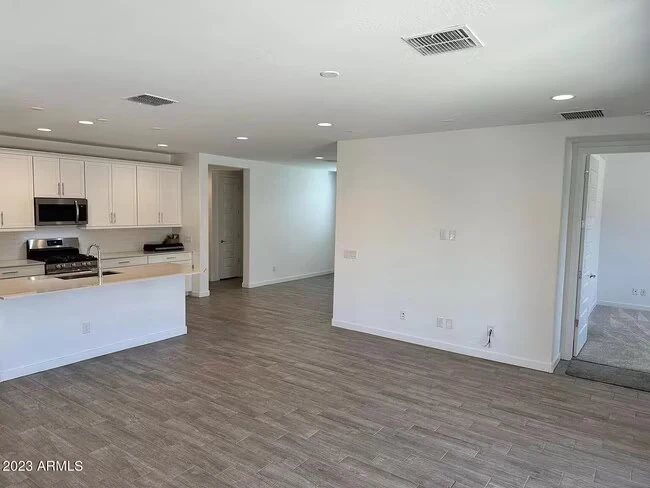 1651 W Paseo Way Phoenix, AZ 85041 photo 5