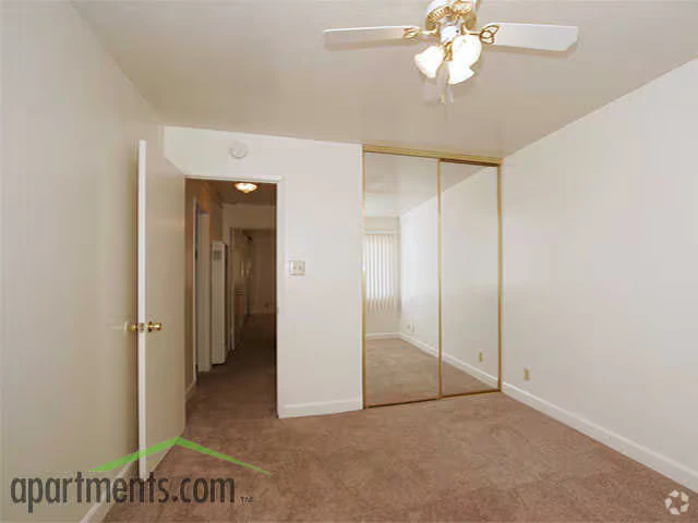 St Moritz Garden Apartments photo 3