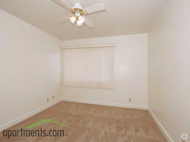 St Moritz Garden Apartments photo 4