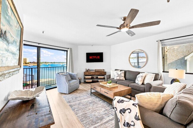 2808 Bayside Walk San Diego, CA 92109 photo 2