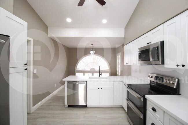937 N Starling Dr Gilbert, AZ 85234 photo 4