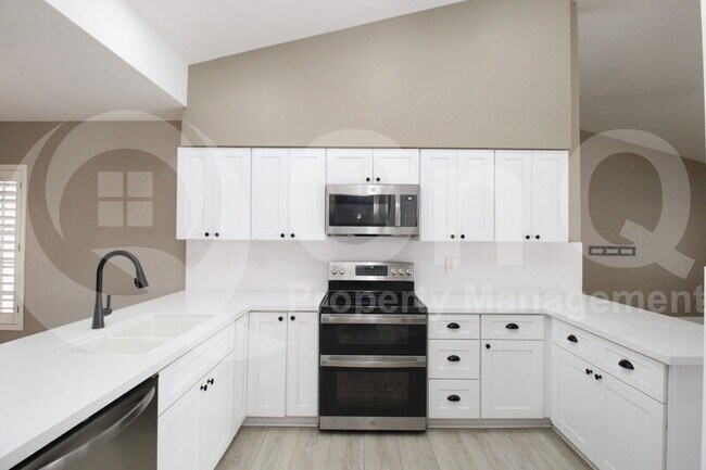 937 N Starling Dr Gilbert, AZ 85234 photo 3