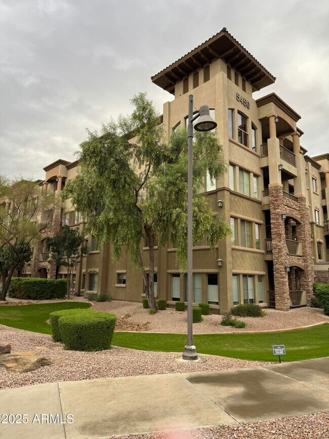 5450 E Deer Valley Dr Phoenix, AZ 85054 photo 2