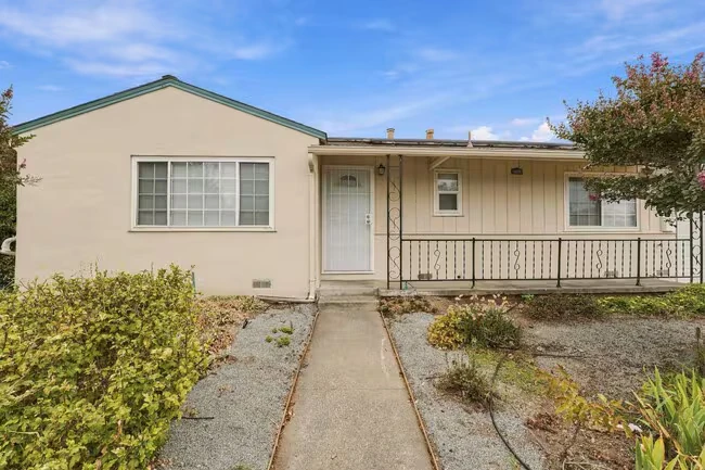 Freshly Remodeled 3-Bedroom San Lorenzo Corner Lot Home w/ Solar photo 4