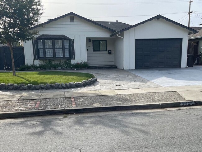 1438 Myrtle Ave photo 2
