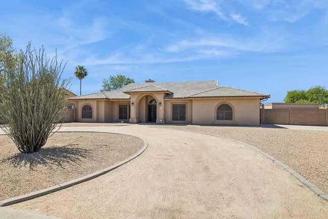 9033 W Patrick Ln Peoria, AZ 85383 photo 5