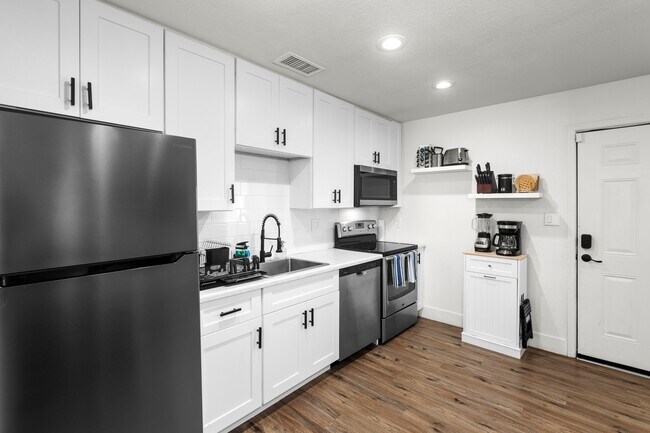 1110 E Polk St Phoenix, AZ 85006 photo 3