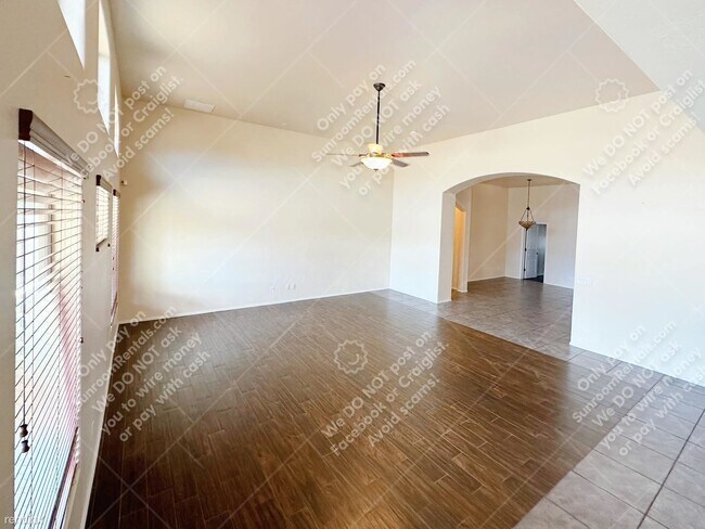 9003 S 10th Dr Phoenix, AZ 85041 photo 2