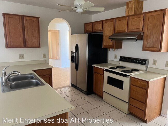 9126 W Lisbon Ln Peoria, AZ 85381 photo 5